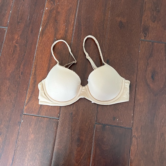 Victoria’s Secret nude 32D bra - Picture 1 of 3